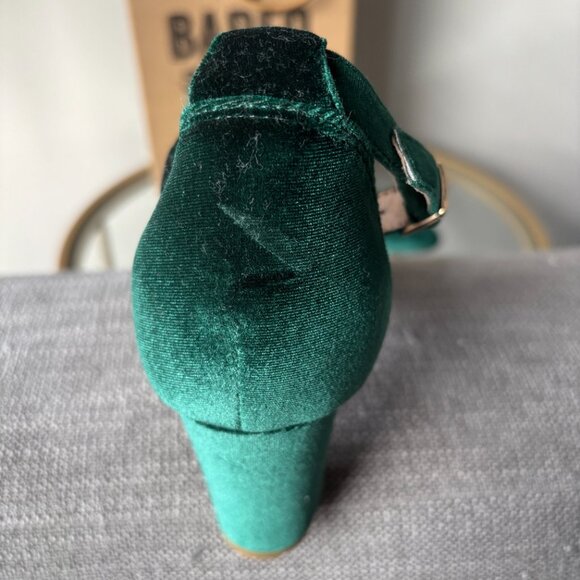 Velvet Emerald Green Heels - size US 7.5 - Picture 8 of 14